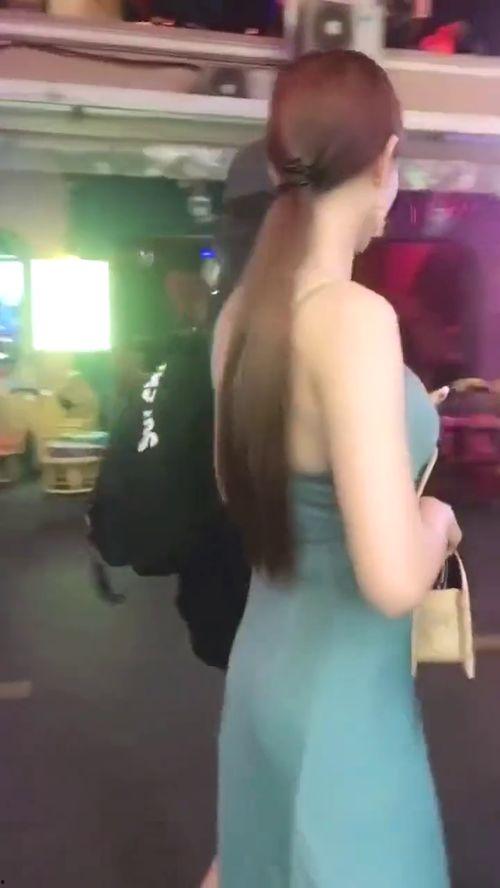 女主播大街随意找大叔,意外开启浪漫邂逅之旅